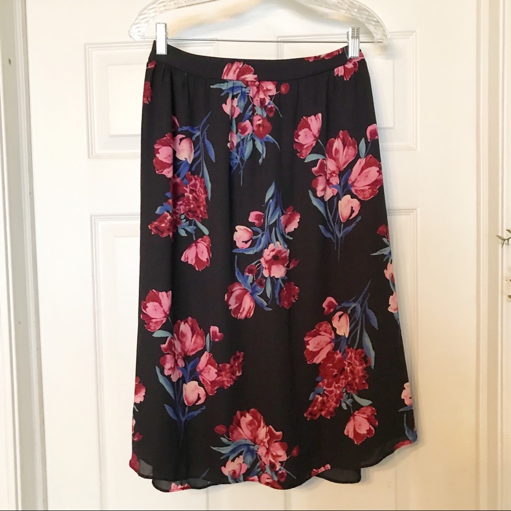 Everly navy & pink floral midi skirt size S